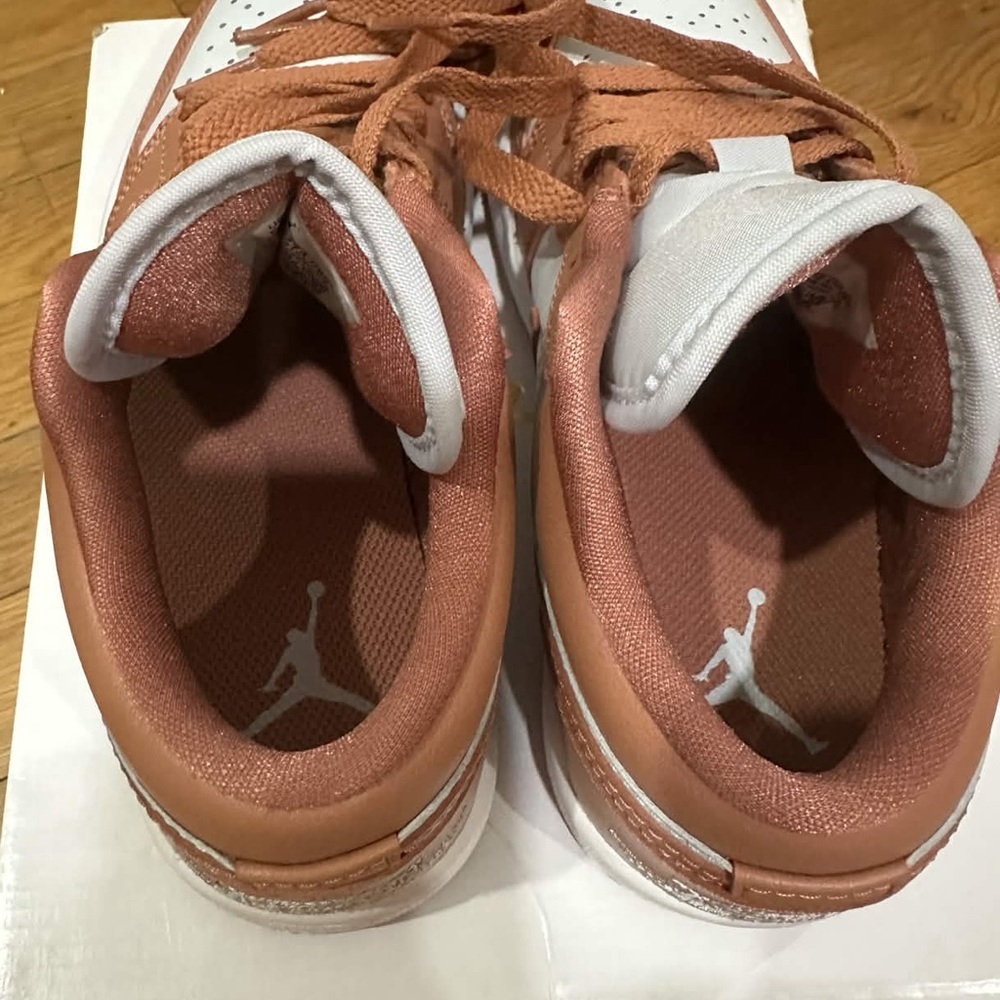 *New* Jordan 1 Low Women Orange White *DC0774-080) Size 5.5W - Picture 8 of 11